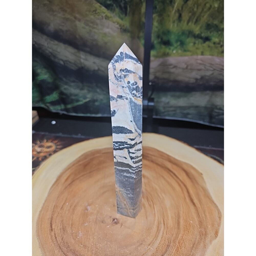 Zebra Stone Tower 443g 8in Tall